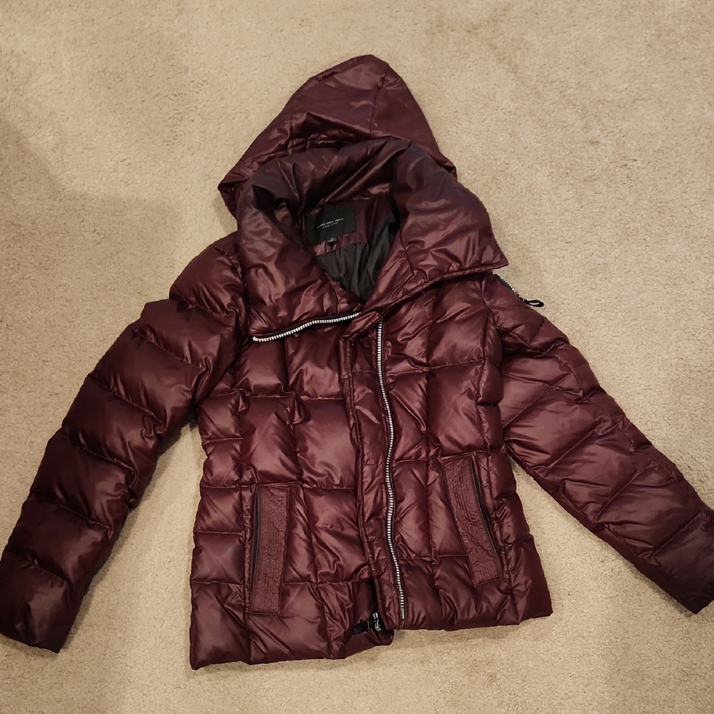 Elegant Maroon Puffer Jacket for Women